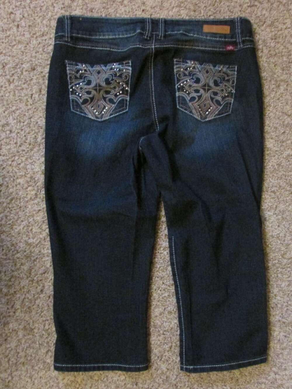 NWOT Royalty 14 Embellished dark wash cropped Capri Jeans Whiskered Stretch